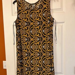 Black and gold sleeveless dress